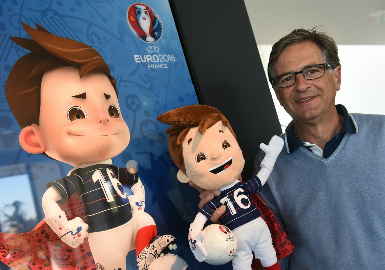 Erik Berchet-Moguet, Designer von "Super Victor", dem Maskottchen der Euro 2016 UEFA European football championship. / AFP PHOTO / PHILIPPE DESMAZES