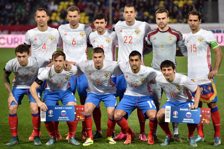 Russlands Fußballnationalmannschaft im neuen Auswärtstrikot von adidas am 14.November 2015. AFP PHOTO / KIRILL KUDRYAVTSEV / AFP / KIRILL KUDRYAVTSEV