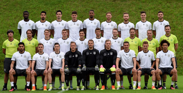 Der deutsche endgültige EM-Kader im EM-Trainingslager in Ascona am 2.Juni 2016 / AFP PHOTO / PATRIK STOLLARZ